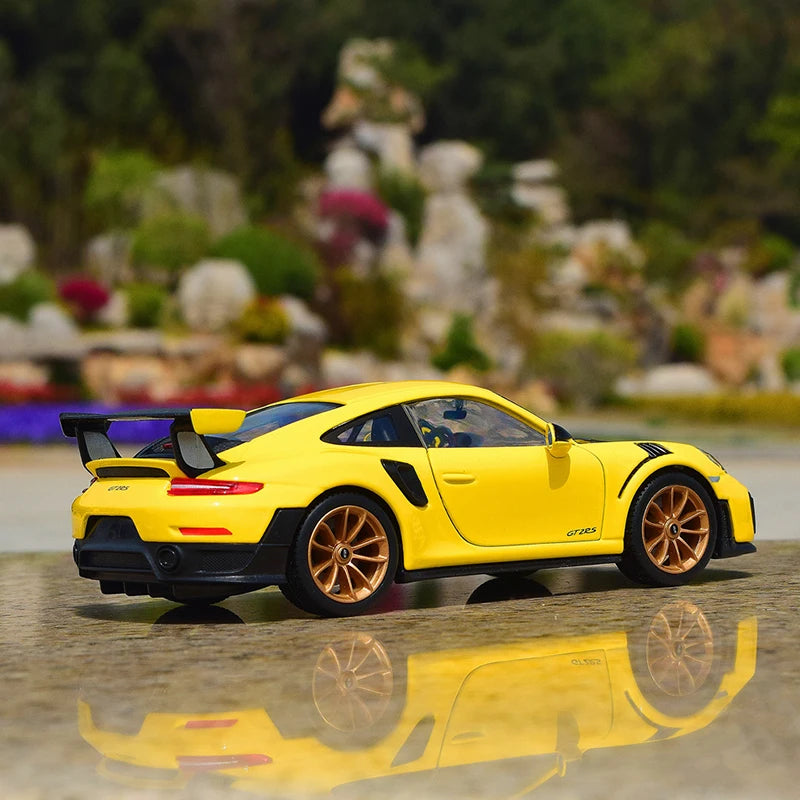 Maisto 1:24 Porsche 911 GT2 RS Toys Car Alloy Simulation Static Sports Car Model Taycan Turbo S Vehicle Toy Collection Kids Gift